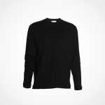 تصویری از سوئیشرت برند رَج در یک فضای داخلی حرفه‌ای که زیبایی و کیفیت محصول را به نمایش می‌گذارد.