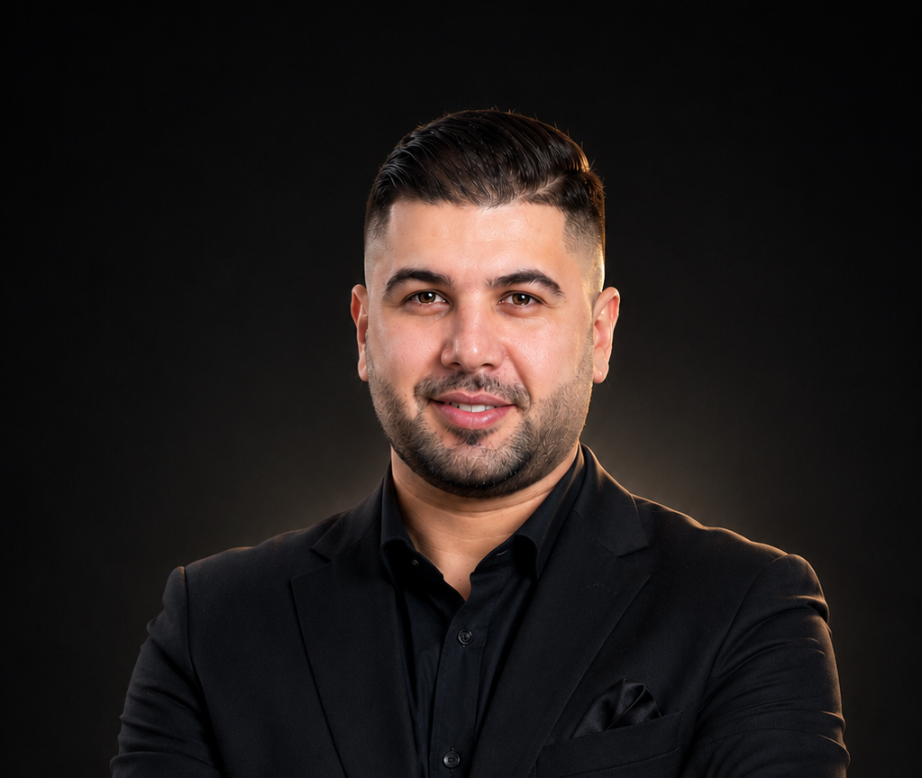 رضا محمدپور مدیرعامل کازنوین شمال و مشاور کسب‌وکار در حوزه استراتژی برند، طراحی بیزینس پلن و توسعه برندهای نوین